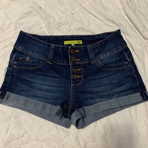 CUTE JEAN SHORTS